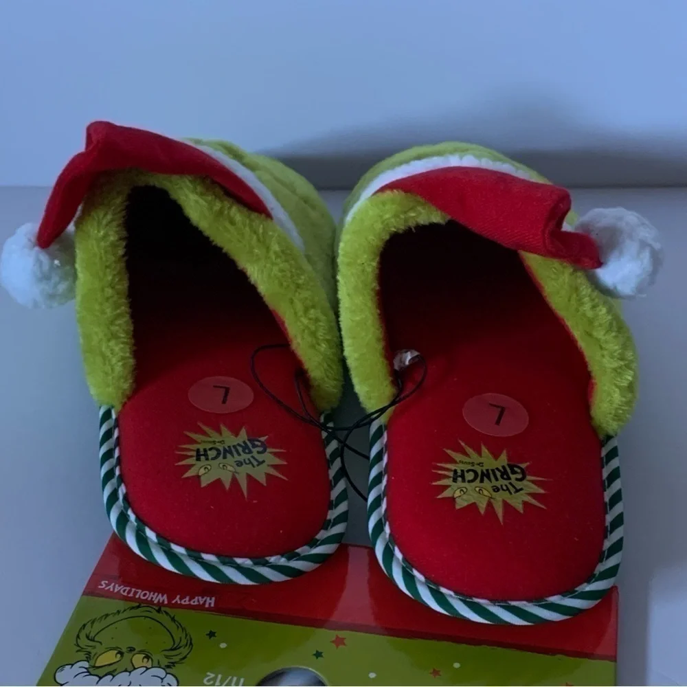 NWT. DR. SEUSS The Grinch Men’s Slippers